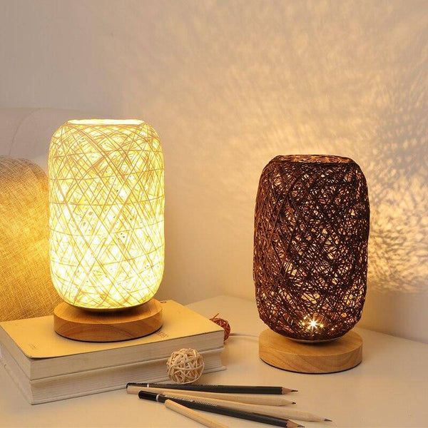 Lampe à poser LED en rotin avec socle bois & abat-jour rond