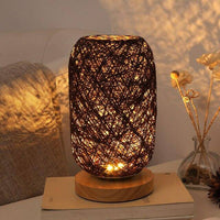Lampe à poser LED en rotin avec socle bois & abat-jour rond