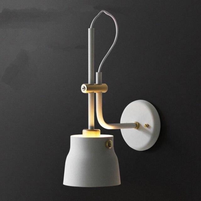 Applique murale design LED, abat-jour arrondi en métal mat