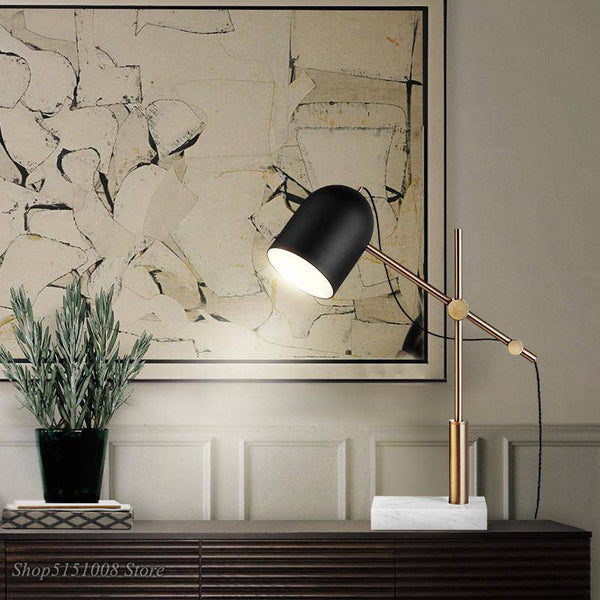 Lampe à poser design en marbre et LED, abat-jour noir