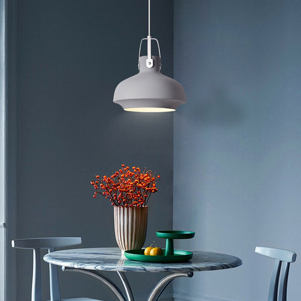 Suspension Aliza : Design Industriel avec Abat-jour Coloré