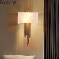 Applique murale LED dorée avec abat-jour blanc de luxe
