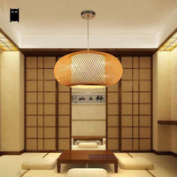 Suspension japonaise en bambou tressé oval.