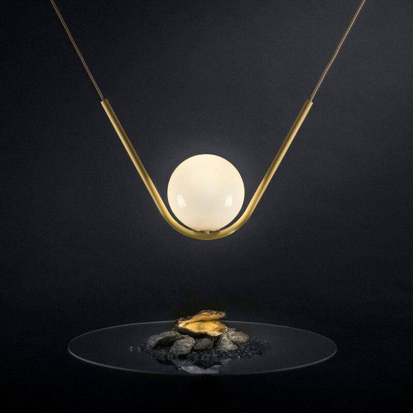 Suspension Arto : Boule de Verre avec Bras Doré