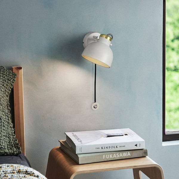 Applique murale design avec LED et abat-jour blanc