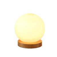 Lampe à poser LED design avec base en bois et boule en verre