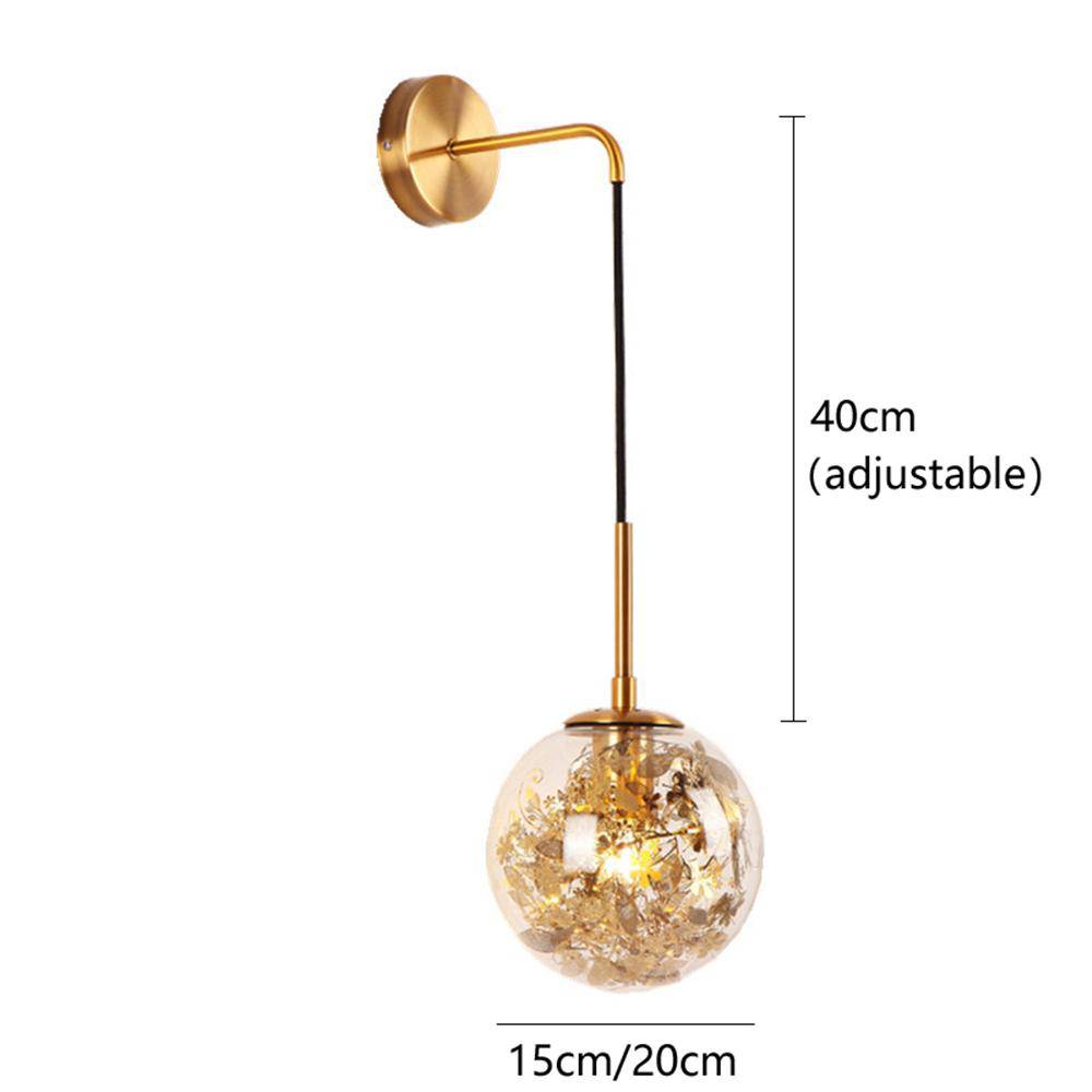 Lustre en verre avec feuilles dorées suspendues
