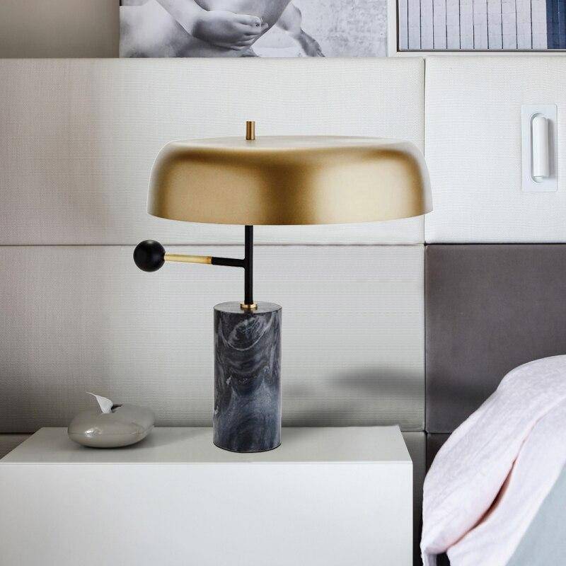 Lampe à poser en marbre avec abat-jour doré - Édition Design LED