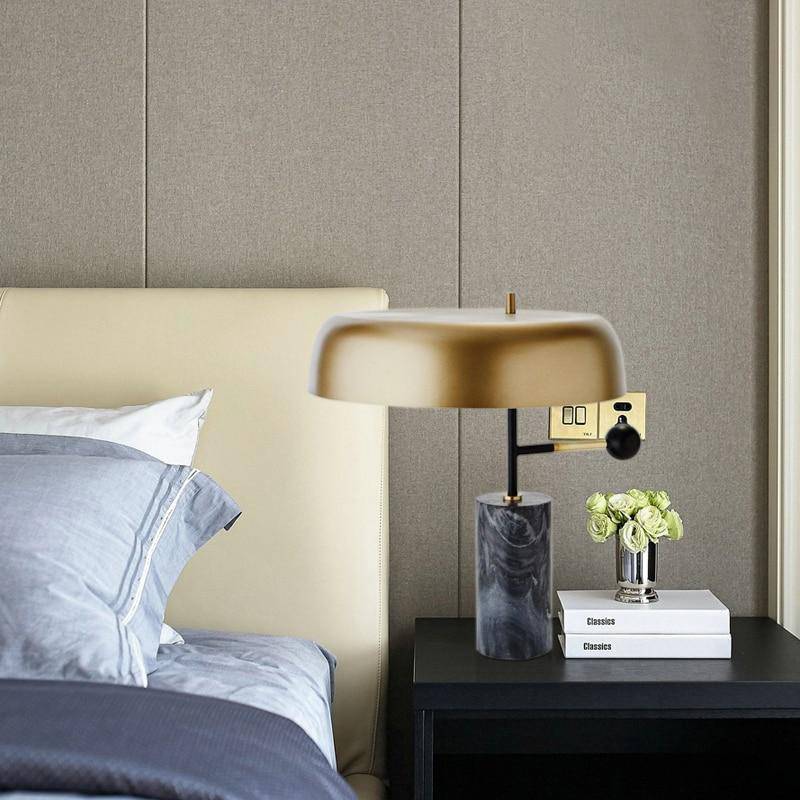 Lampe à poser en marbre avec abat-jour doré - Édition Design LED