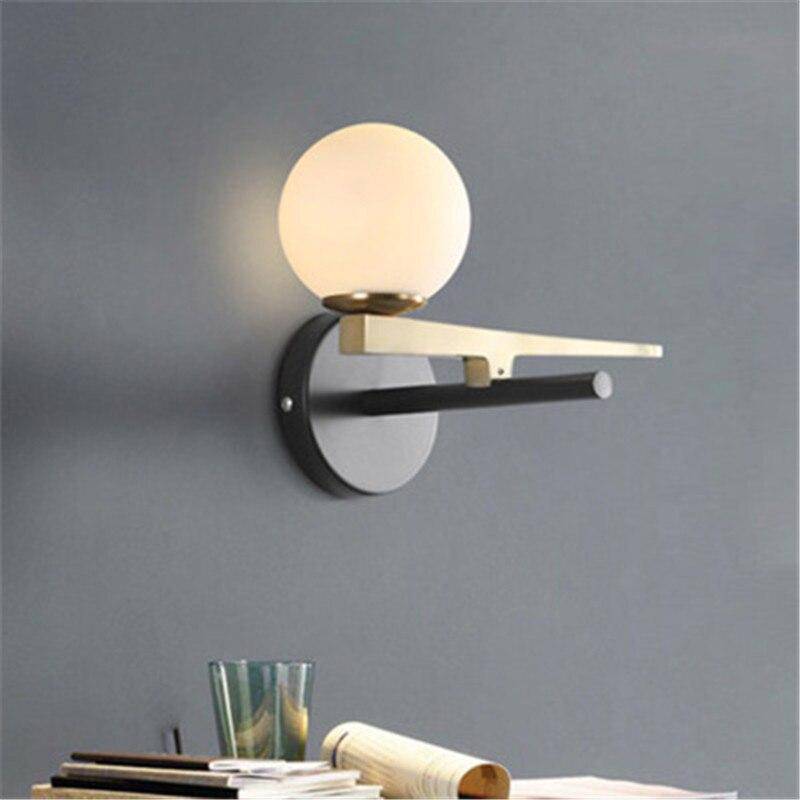 Applique murale dorée en verre boule