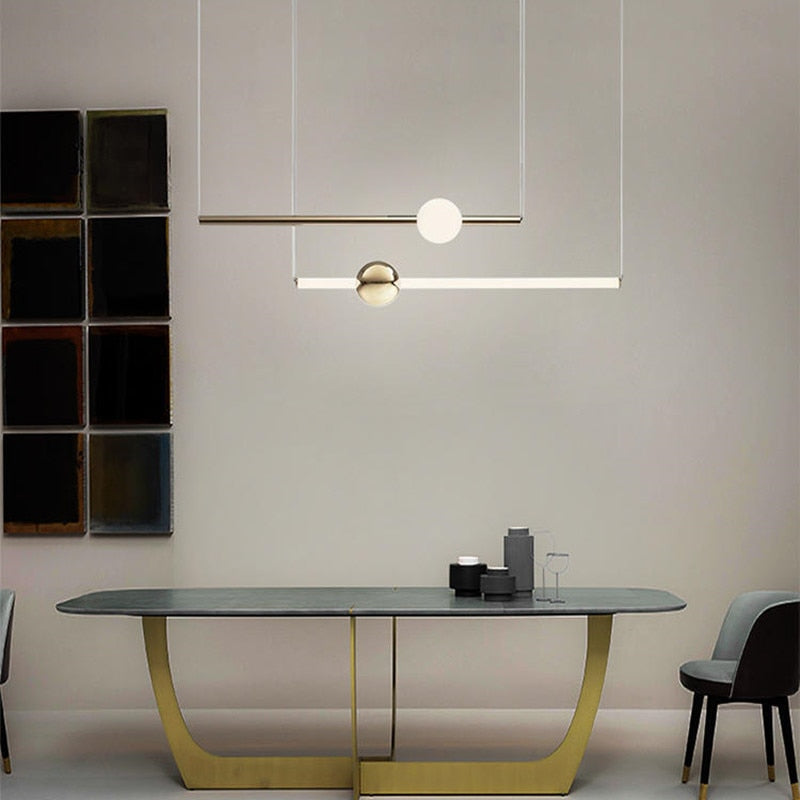 Lustre Orion : Élégance en tubes dorés LED