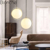 Suspension LED Cercle Doré et Boule en Verre
