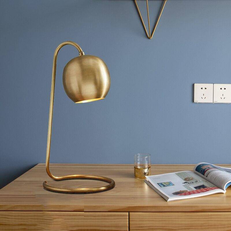 Lampe à poser design LED dorée - Loft
