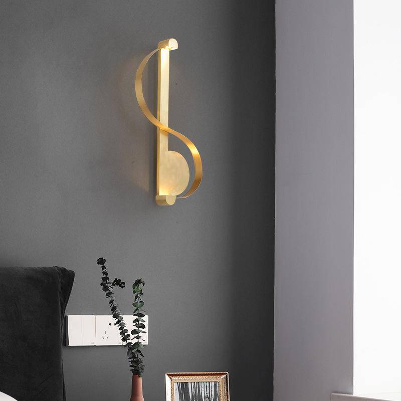 Applique murale LED dorée Moma design