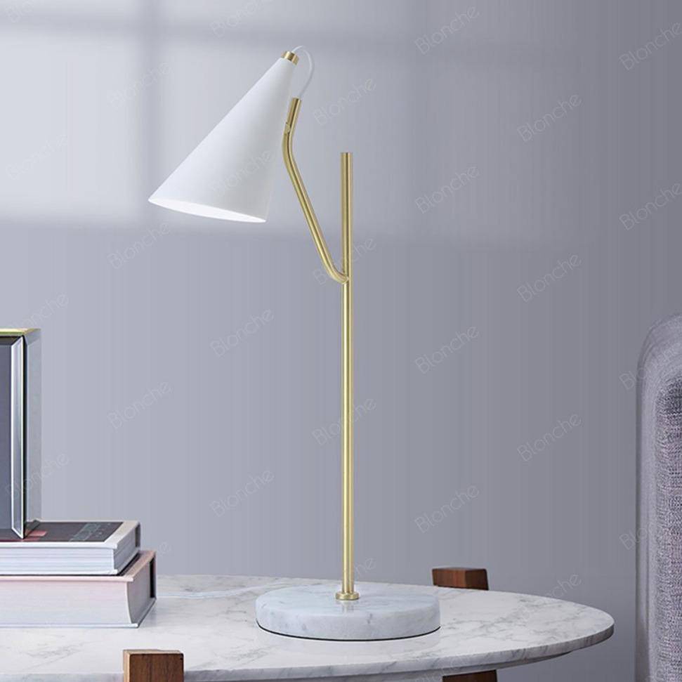 Lampe de table design en marbre avec tube doré LED