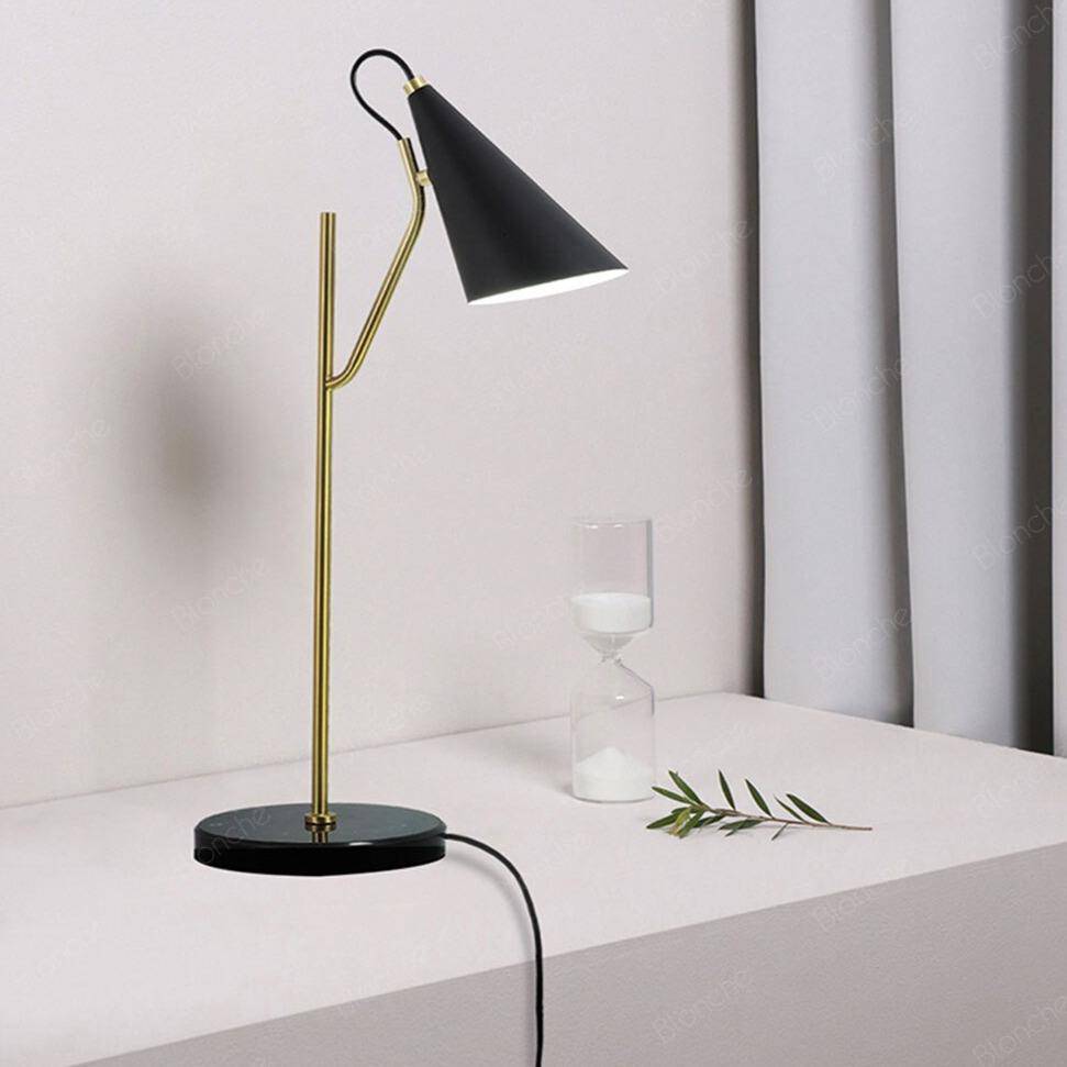 Lampe de table design en marbre avec tube doré LED