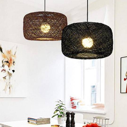 Suspension LED en rotin avec abat-jour coloré