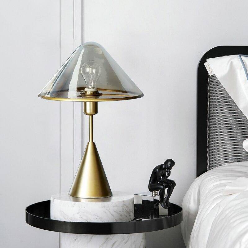 Lampe à poser design LED - Socle conique métal doré