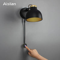 Applique murale design avec LED et abat-jour blanc