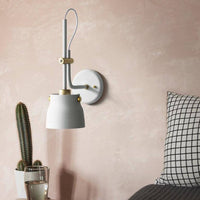 Applique murale design LED, abat-jour arrondi en métal mat