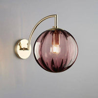 Applique murale LED Luxe: Tige dorée et Boule en Verre Colorée