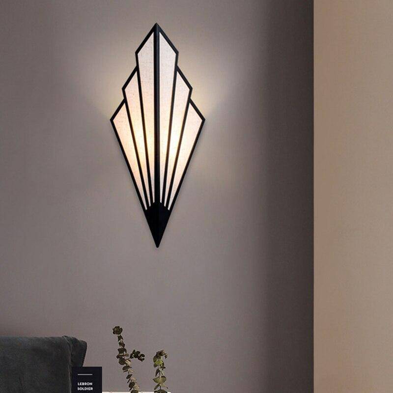 Applique murale LED triangulaire en métal design