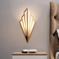 Applique murale LED triangulaire en métal design