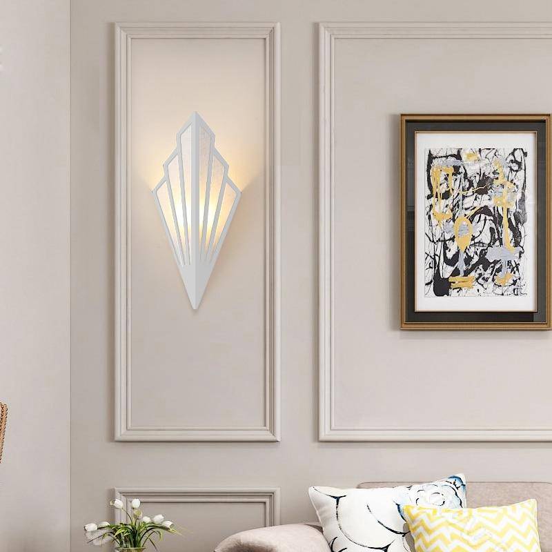 Applique murale LED triangulaire en métal design