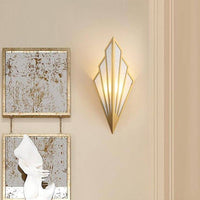 Applique murale LED triangulaire en métal design