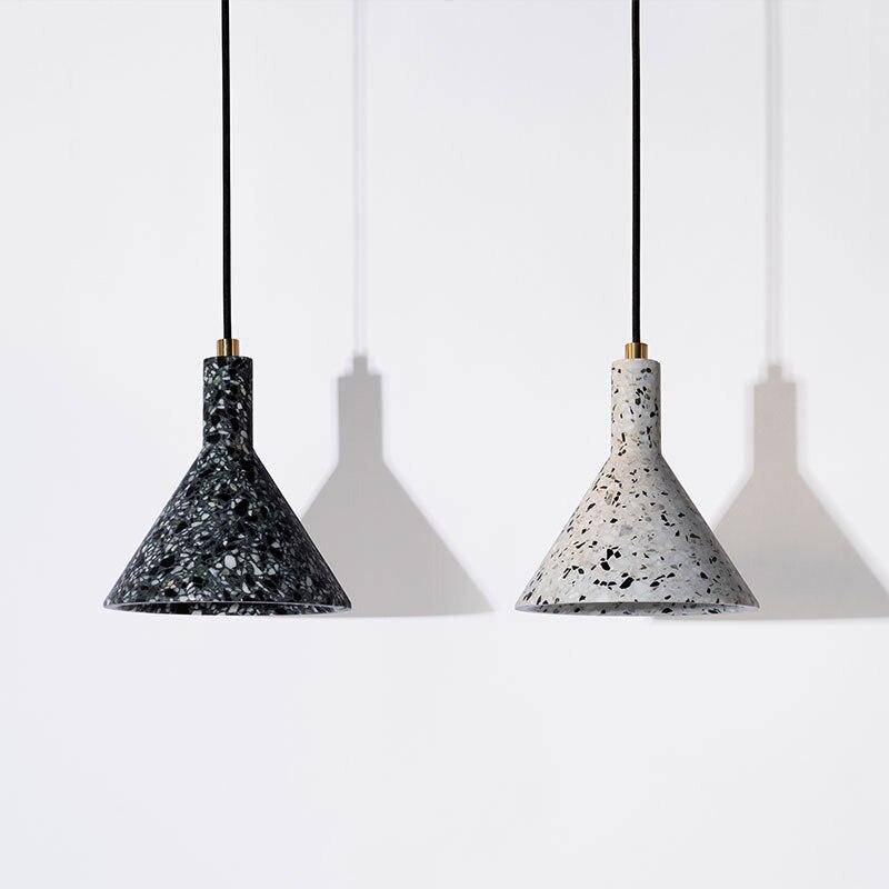 Suspension LED triangle en ciment terrazzo
