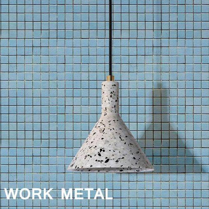 Suspension LED triangle en ciment terrazzo