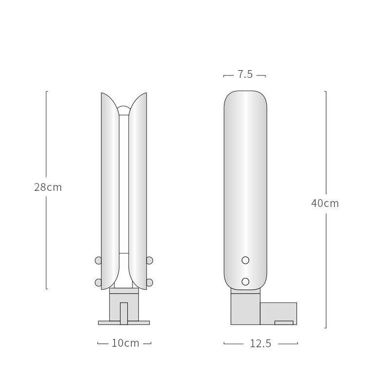 Lampe de table design en cuivre avec double abat-jour arrondi.