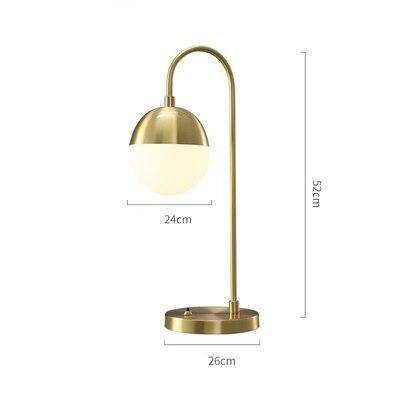 Lampe à poser design LED : bras doré et boule en verre Soft