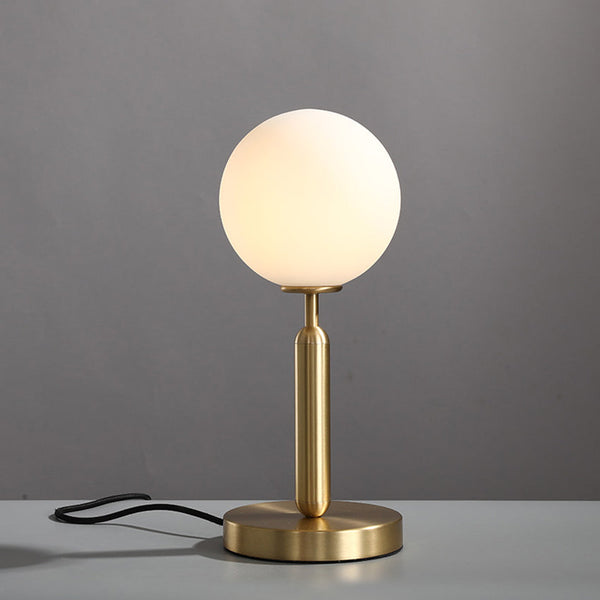 Lampe Ivy : Lumière ronde, base dorée