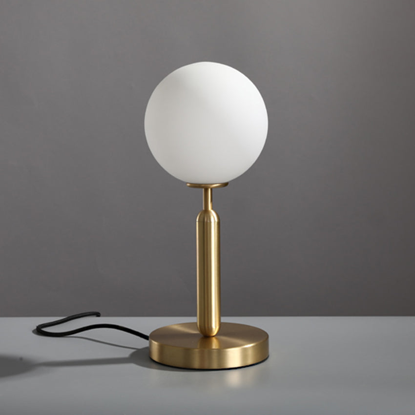 Lampe Ivy : Lumière ronde, base dorée