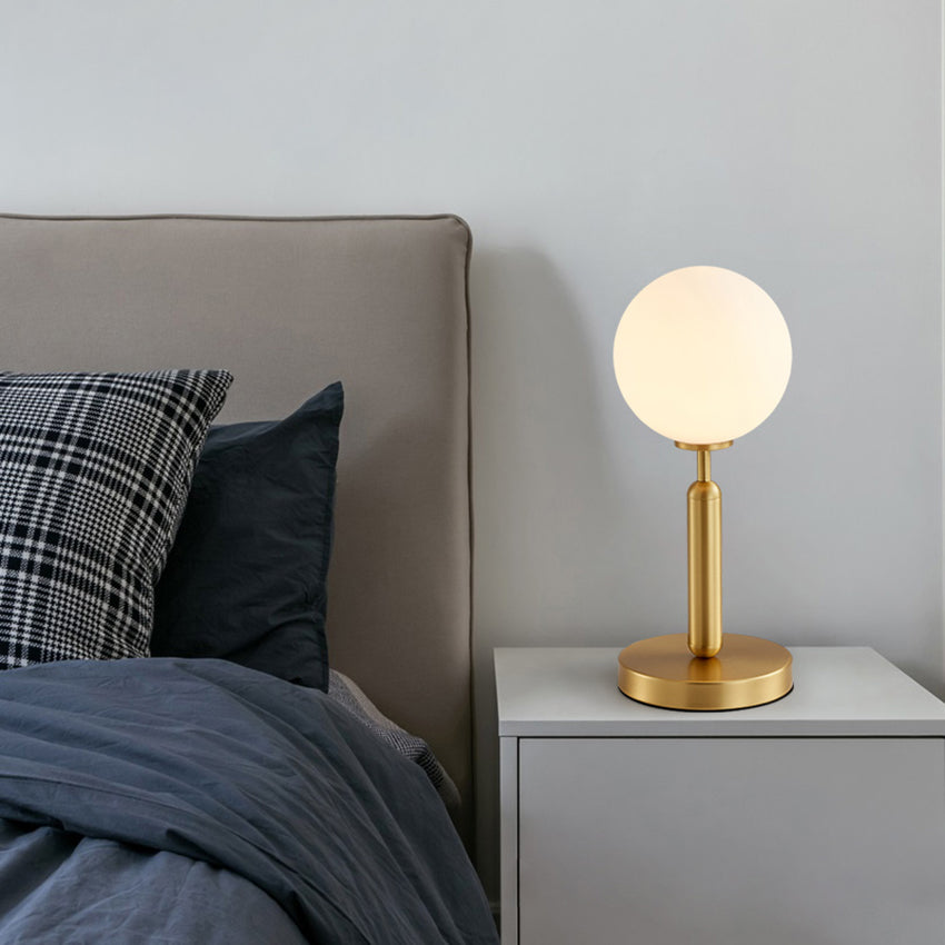 Lampe Ivy : Lumière ronde, base dorée