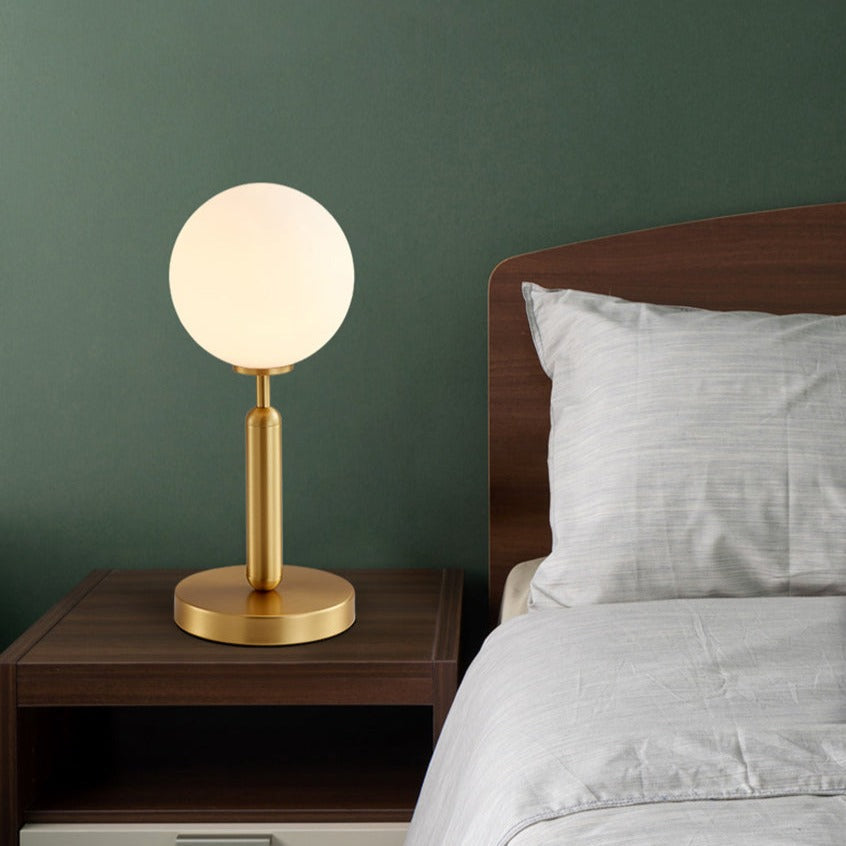 Lampe Ivy : Lumière ronde, base dorée