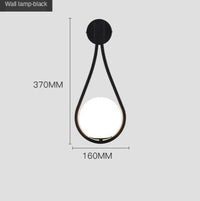 Applique murale design dorée LED avec boule en verre blanc Shadow.