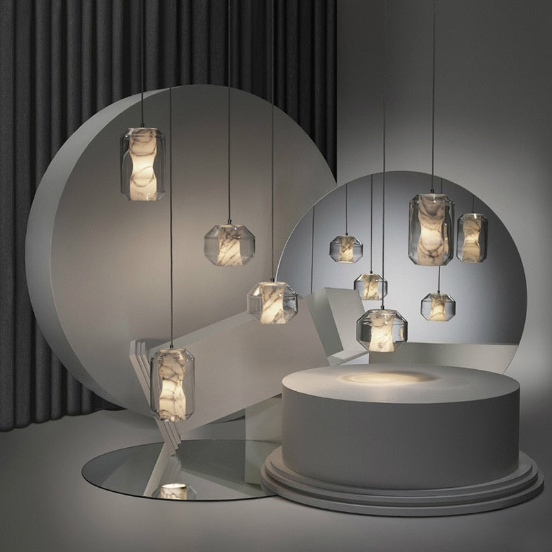 Suspension LED moderne en marbre et verre.