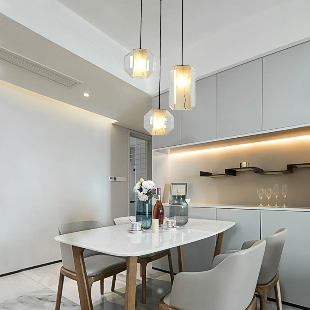Suspension LED moderne en marbre et verre.