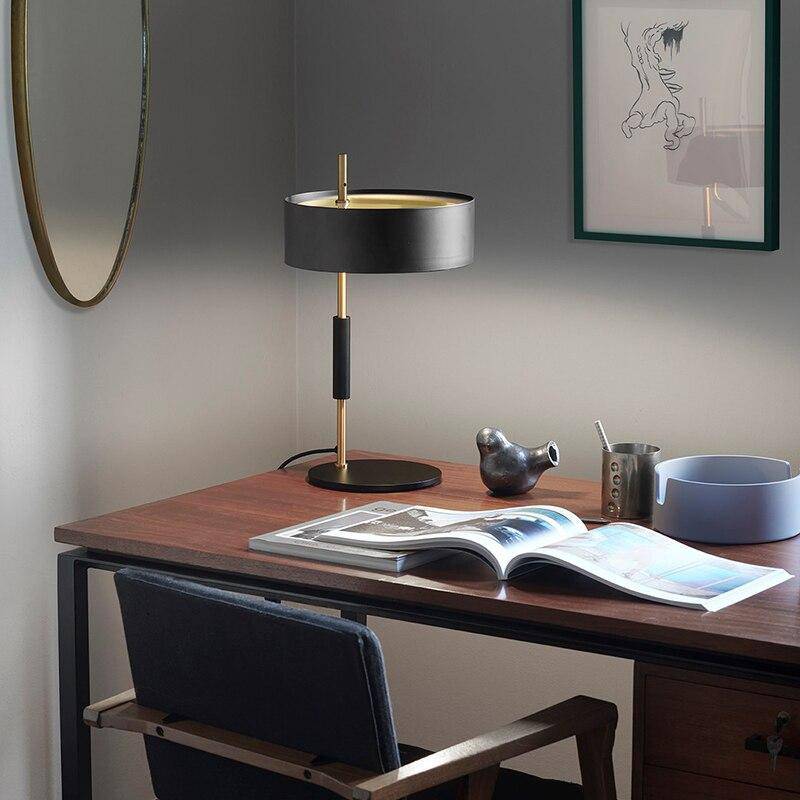 Lampe à poser design LED dorée et noire Loft