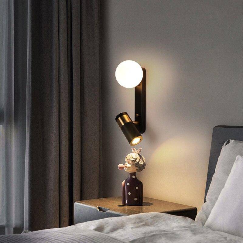 Applique murale LED noire et dorée avec boule en verre Light Deluxe