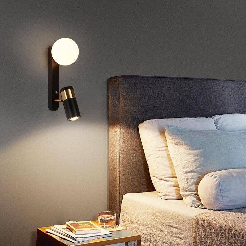 Applique murale LED noire et dorée avec boule en verre Light Deluxe