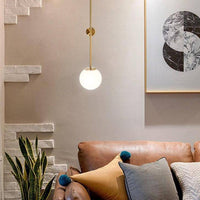 Applique murale LED dorée avec boule en verre	blanc