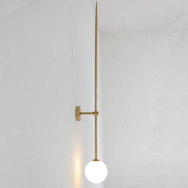 Applique murale LED dorée avec boule en verre	blanc