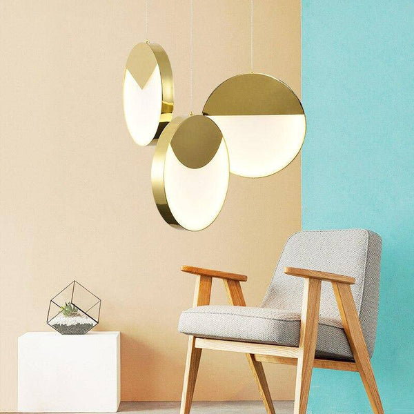 Suspension LED design : disque doré aux bords épais
