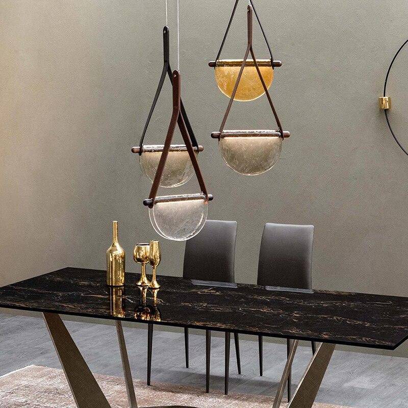 Suspension LED demi-cercle en verre Creative Design.