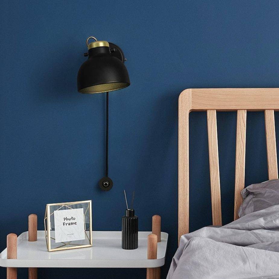 Applique murale design avec LED et abat-jour blanc