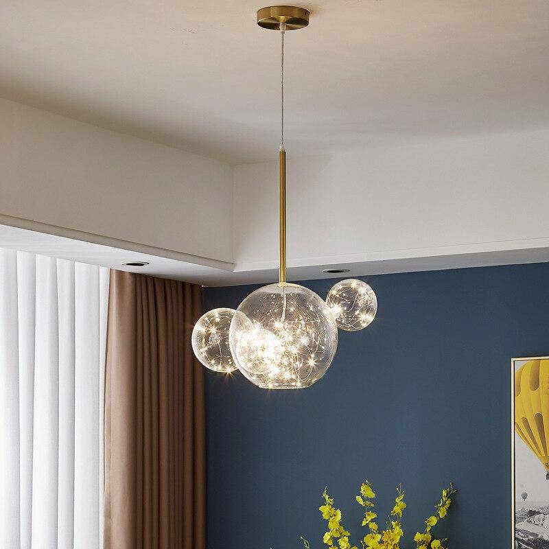 Suspension design en métal doré avec LED et boules en verre de luxe