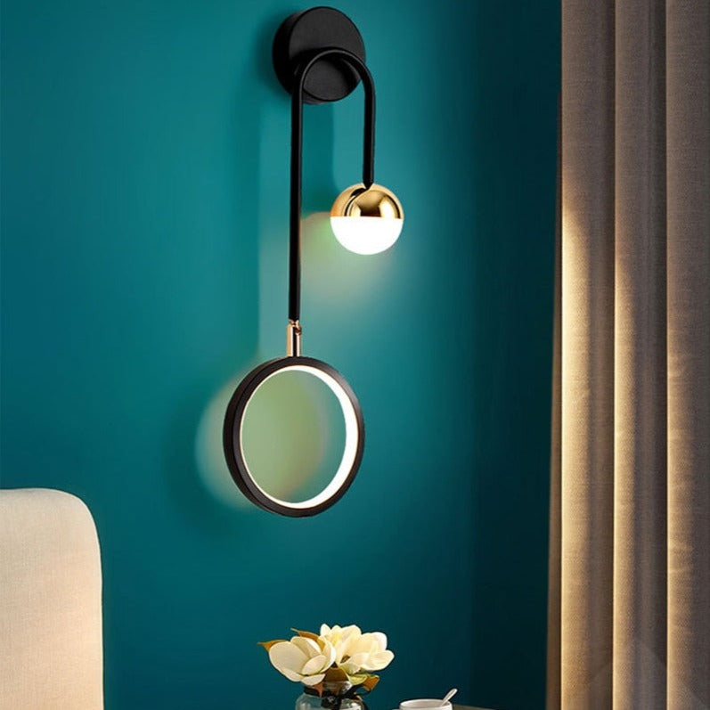 Applique murale Oryna - design géométrique avec boule suspendue